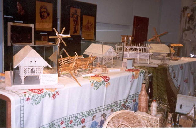 Iz razstave ustvarjalnosti ob 30. obletnici ZDIS, 5.-9.10.1999, Kongresna dvorana Mercurius, Ljubljana