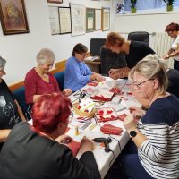 Ustvarjalne delavnice v ODI Dravinjske doline – izdelovanje novoletnih voščilnic 