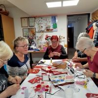 Ustvarjalne delavnice v ODI Dravinjske doline – izdelovanje novoletnih voščilnic 