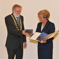 DI Slovenj Gradec: Predsednica Stanislava Tamše prejela plaketo mestne občine