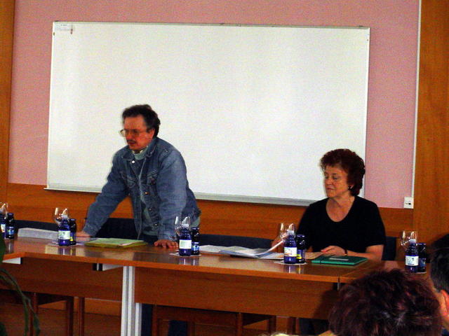 ga. Marja Strojin in g. UroÂš Blatnik med predavanjem