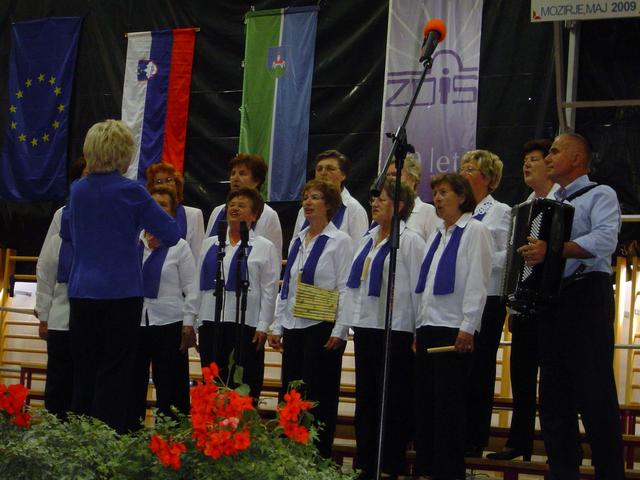 revija pevskih zborov 2009 009